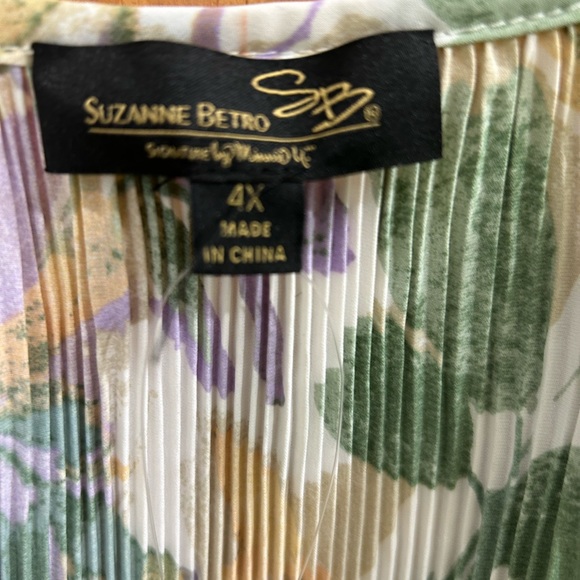 Floral tank, Suzanne Betro NWT - Picture 3 of 6